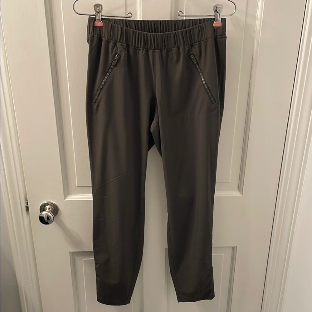Athleta Gray Jogger with Elastic Waistband